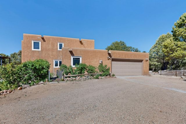 2 Toltec Road, Santa Fe, NM 87505