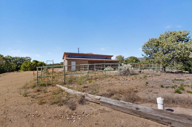2 Toltec Road, Santa Fe, NM 87505