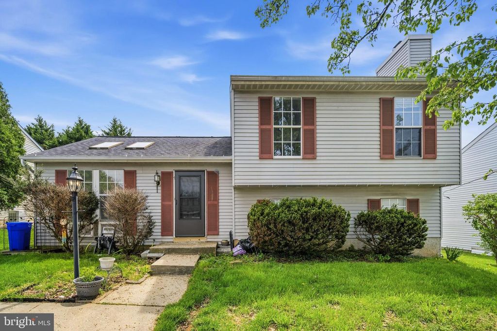 Image 1 of property listing at 7 BRIARLEAF CT, Baltimore, MD 21228