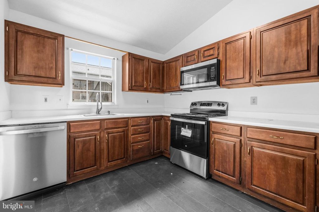 Image 12 of property listing at 7 BRIARLEAF CT, Baltimore, MD 21228