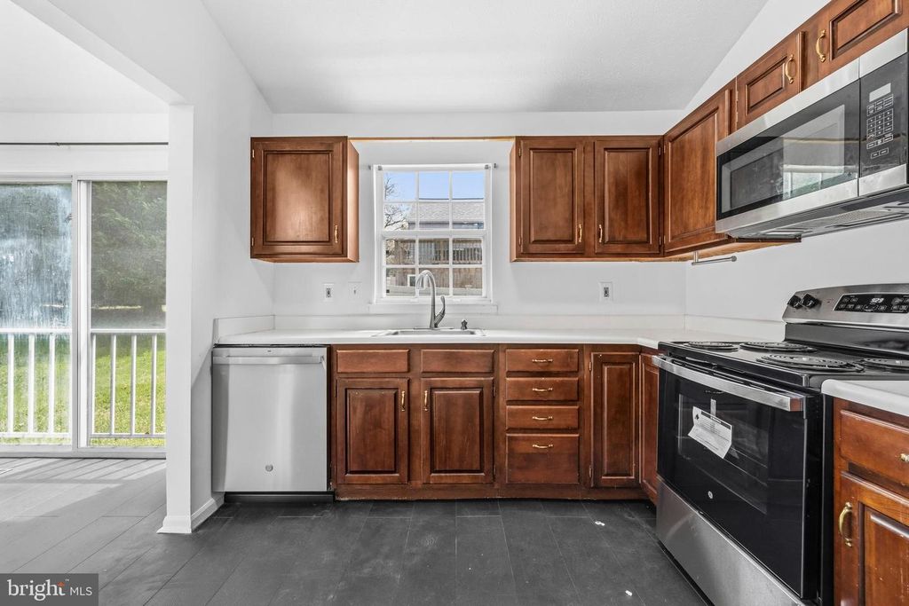 Image 14 of property listing at 7 BRIARLEAF CT, Baltimore, MD 21228