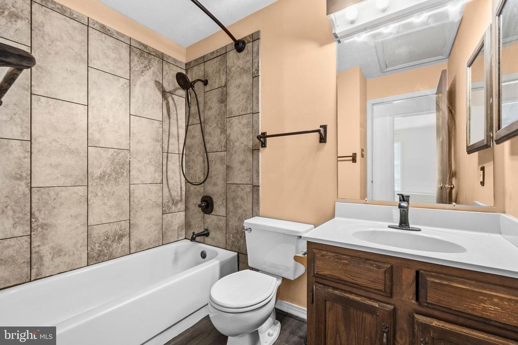 Image 21 of property listing at 7 BRIARLEAF CT, Baltimore, MD 21228