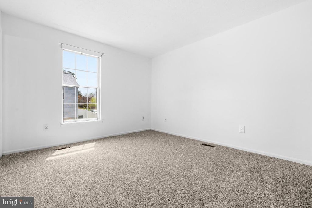 Image 22 of property listing at 7 BRIARLEAF CT, Baltimore, MD 21228