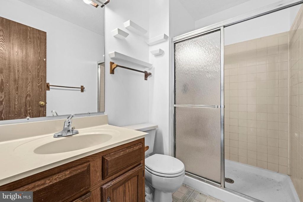 Image 25 of property listing at 7 BRIARLEAF CT, Baltimore, MD 21228