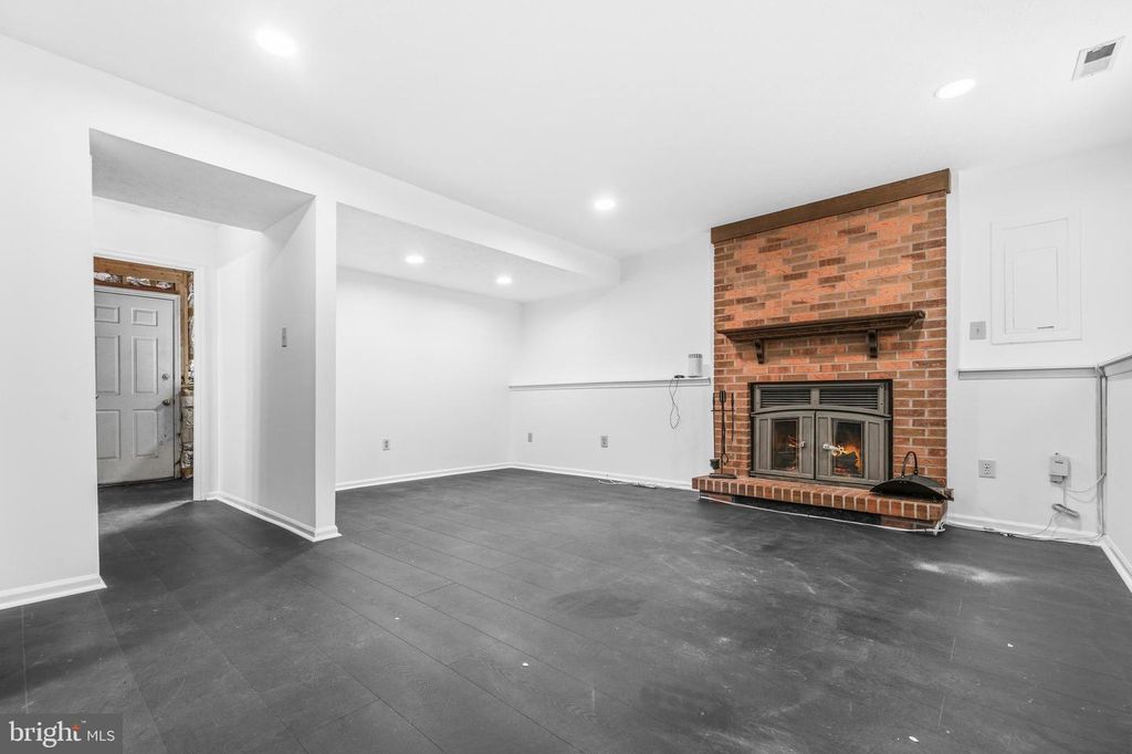 Image 26 of property listing at 7 BRIARLEAF CT, Baltimore, MD 21228