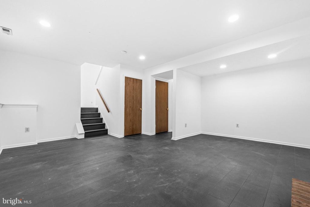 Image 27 of property listing at 7 BRIARLEAF CT, Baltimore, MD 21228