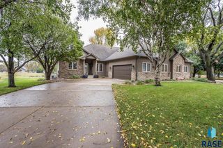 5116 S St Andrews Cir Circle, Sioux Falls, SD 57108