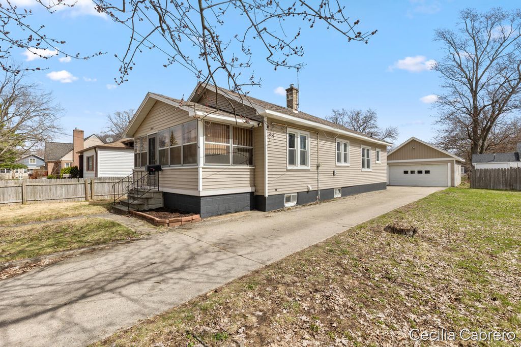 2304 Camden Avenue SW, Wyoming, MI 49519