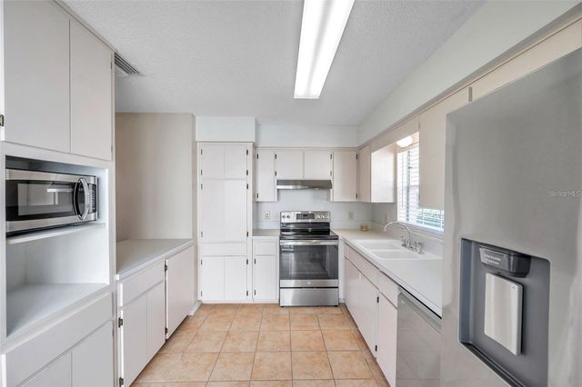 6632 HICKORYWOOD LANE 4B, New Port Richey, FL 34653