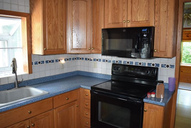 1 Whitneys Grove, Derry, NH 03038