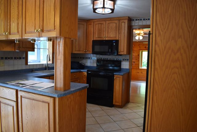 1 Whitneys Grove, Derry, NH 03038