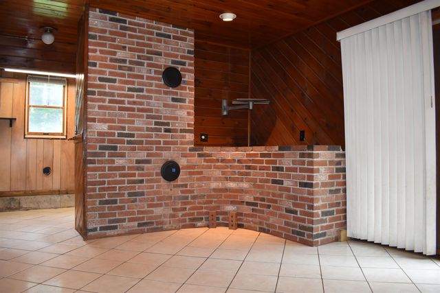 1 Whitneys Grove, Derry, NH 03038