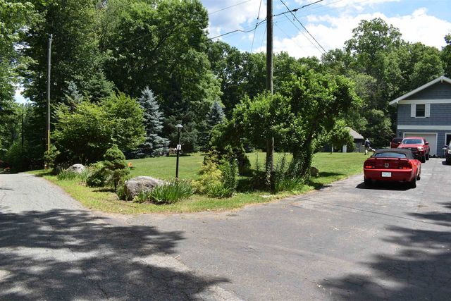 1 Whitneys Grove, Derry, NH 03038