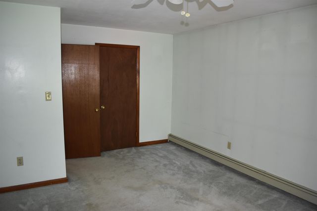 1 Whitneys Grove, Derry, NH 03038