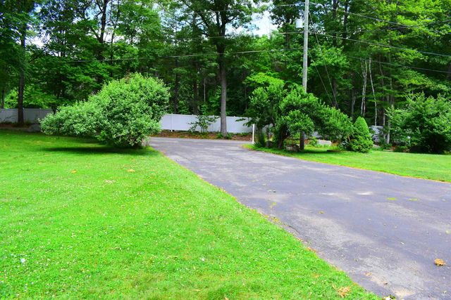 1 Whitneys Grove, Derry, NH 03038