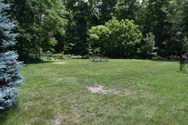 1 Whitneys Grove, Derry, NH 03038