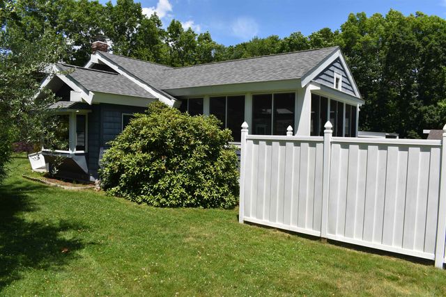 1 Whitneys Grove, Derry, NH 03038