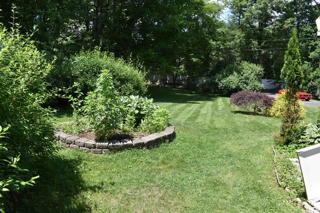 1 Whitneys Grove, Derry, NH 03038