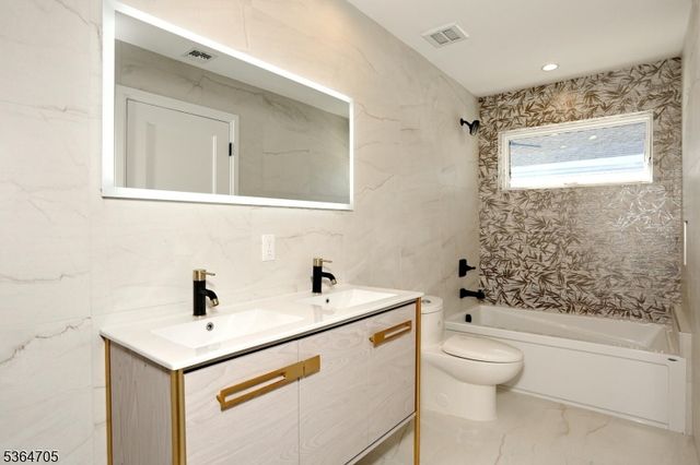 17 Mountain Ave, Mahwah Twp., NJ 07430