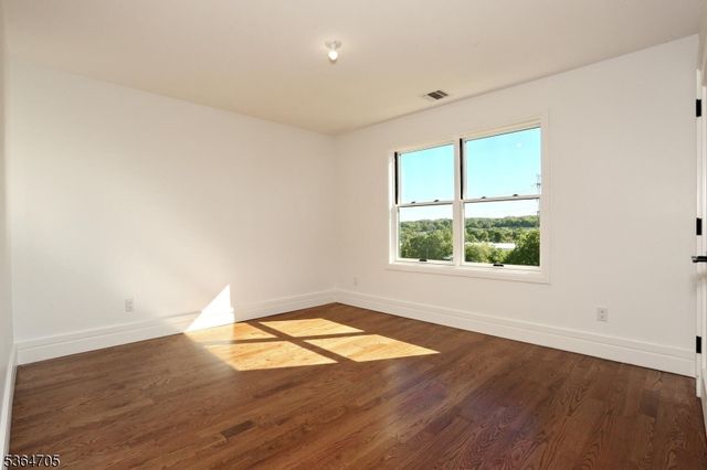 17 Mountain Ave, Mahwah Twp., NJ 07430