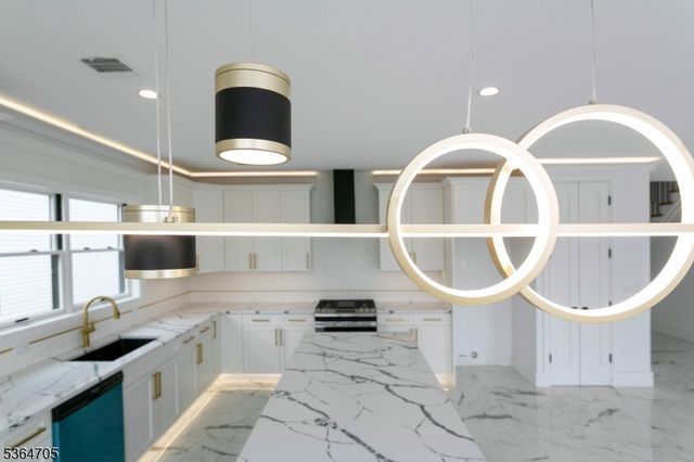 17 Mountain Ave, Mahwah Twp., NJ 07430