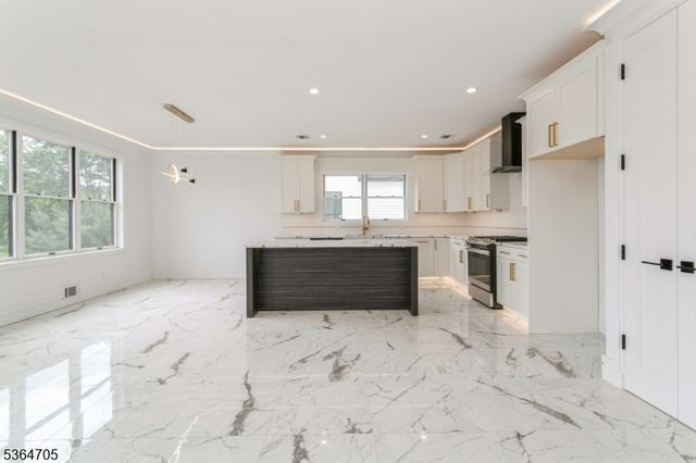 17 Mountain Ave, Mahwah Twp., NJ 07430