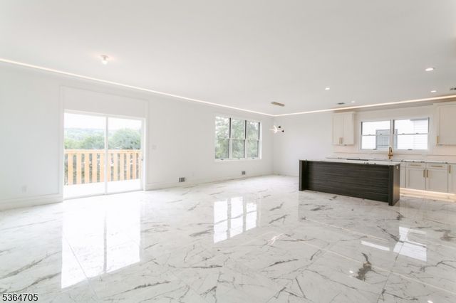 17 Mountain Ave, Mahwah Twp., NJ 07430