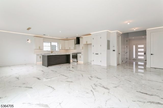 17 Mountain Ave, Mahwah Twp., NJ 07430