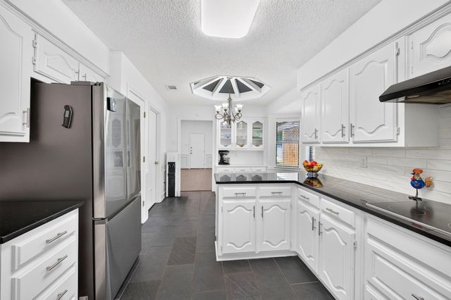 2409 Glen Morris Road, Carrollton, TX 75007