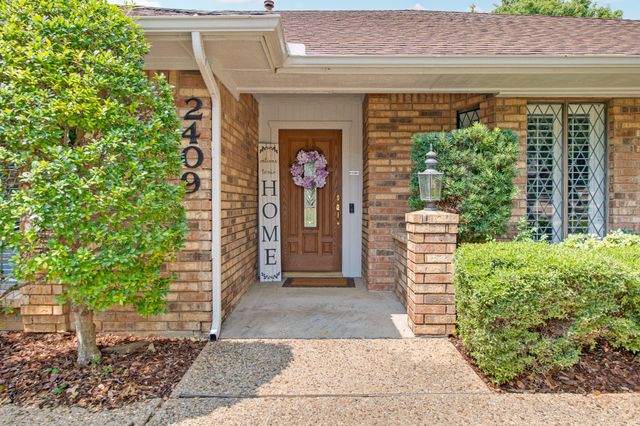 2409 Glen Morris Road, Carrollton, TX 75007