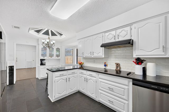 2409 Glen Morris Road, Carrollton, TX 75007