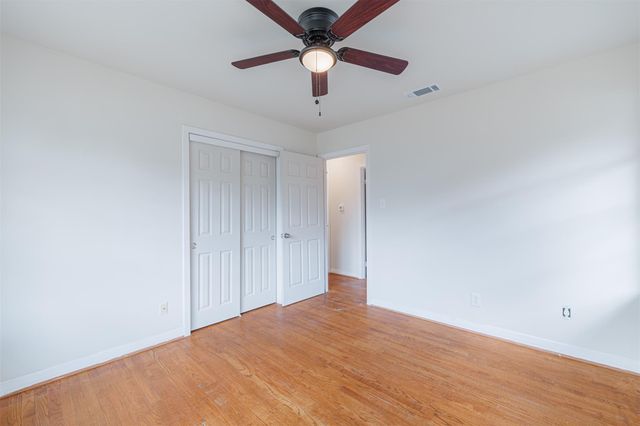 723 E Spreading Oak Drive, Houston, TX 77076