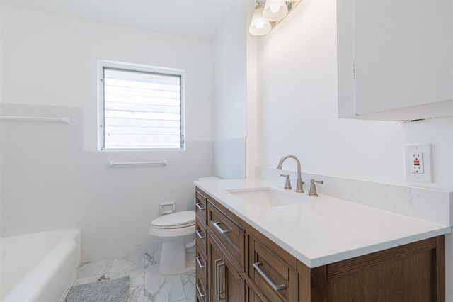 723 E Spreading Oak Drive, Houston, TX 77076