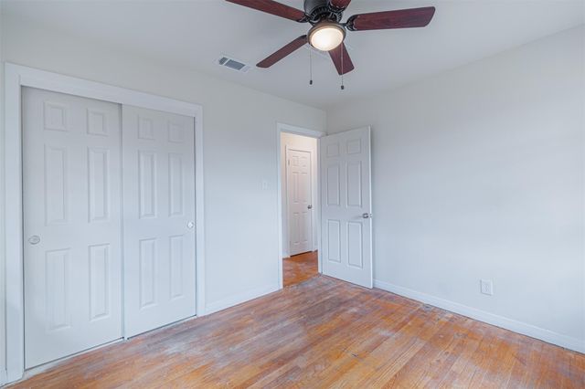 723 E Spreading Oak Drive, Houston, TX 77076