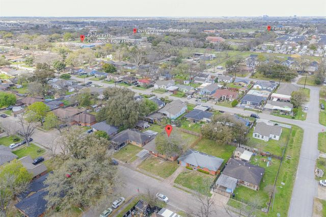 723 E Spreading Oak Drive, Houston, TX 77076