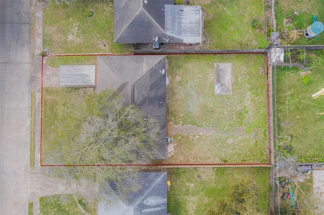 723 E Spreading Oak Drive, Houston, TX 77076