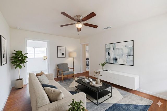 723 E Spreading Oak Drive, Houston, TX 77076