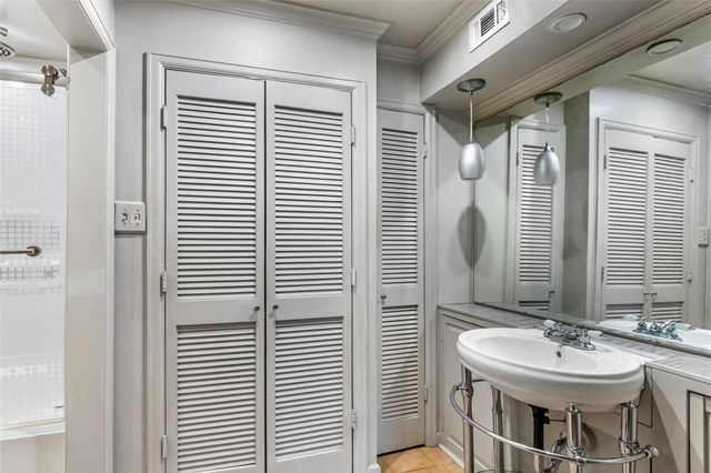 2744 Briarhurst Drive 51, Houston, TX 77057