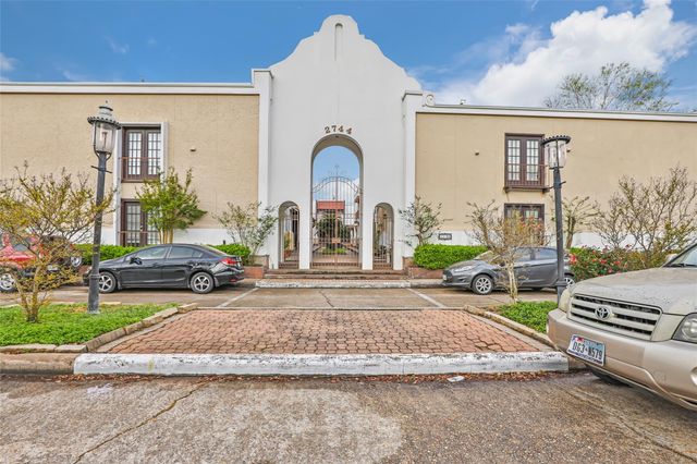 2744 Briarhurst Drive 51, Houston, TX 77057