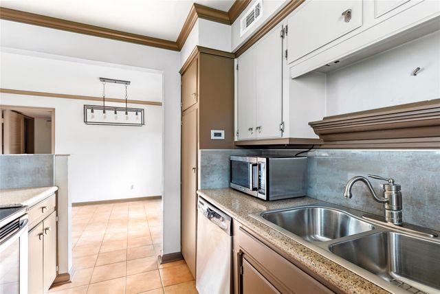 2744 Briarhurst Drive 51, Houston, TX 77057