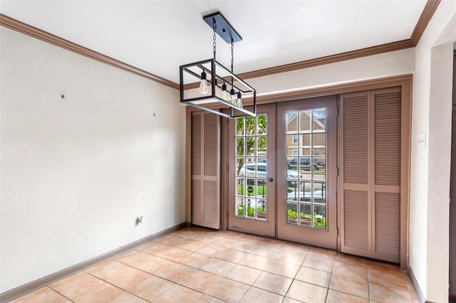 2744 Briarhurst Drive 51, Houston, TX 77057