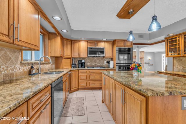 527 Eagle Point Drive, Toms River, NJ 08753