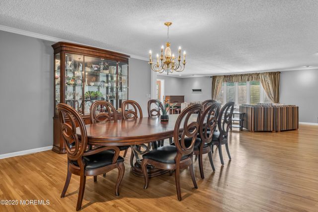 527 Eagle Point Drive, Toms River, NJ 08753