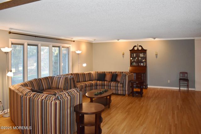 527 Eagle Point Drive, Toms River, NJ 08753