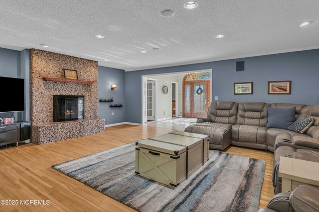 527 Eagle Point Drive, Toms River, NJ 08753