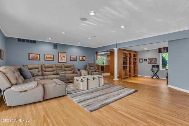 527 Eagle Point Drive, Toms River, NJ 08753