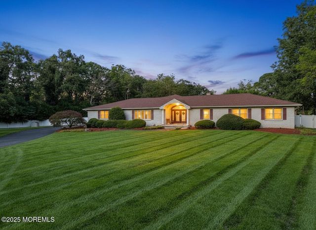 527 Eagle Point Drive, Toms River, NJ 08753