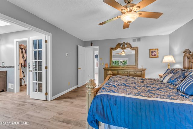 527 Eagle Point Drive, Toms River, NJ 08753