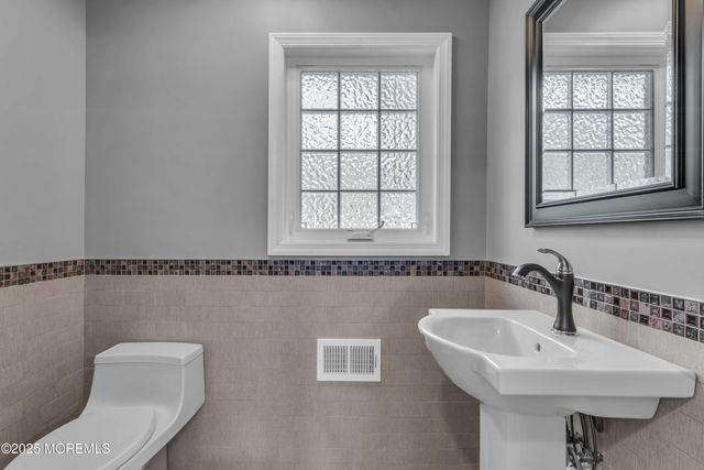 527 Eagle Point Drive, Toms River, NJ 08753