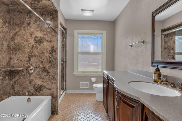 527 Eagle Point Drive, Toms River, NJ 08753